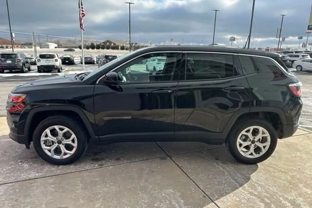 2025 Jeep Compass Sport photo 1