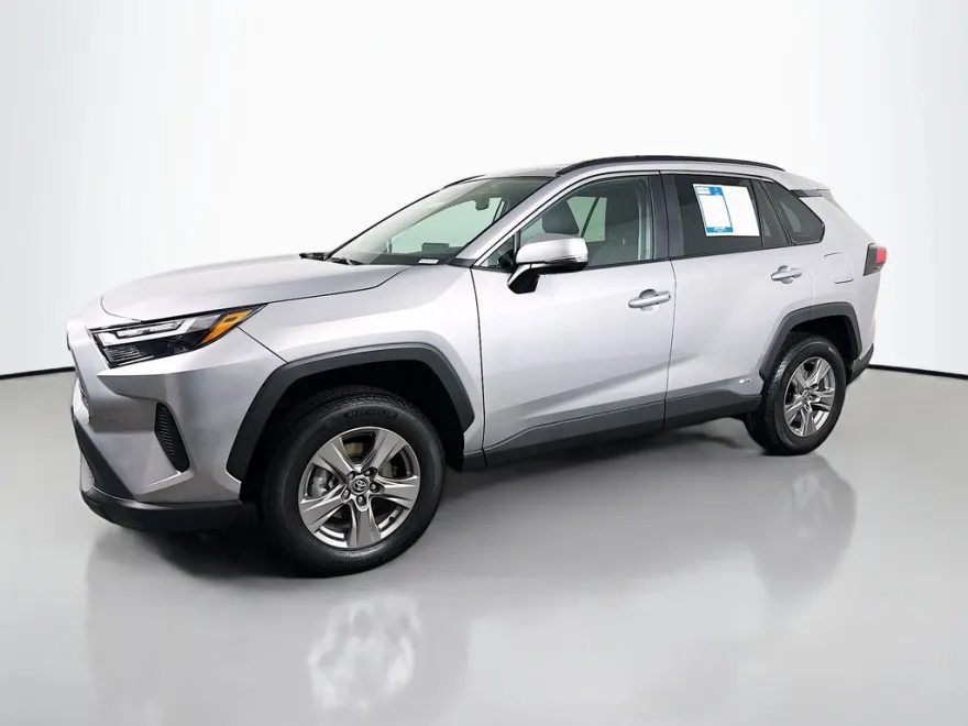 2024 Toyota RAV4 Hybrid XLE photo 1