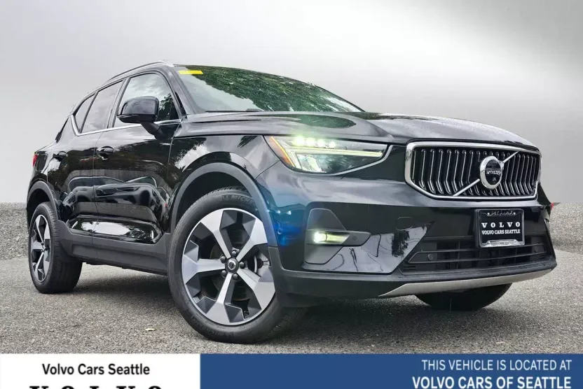 2023 Volvo XC40 Plus photo 1