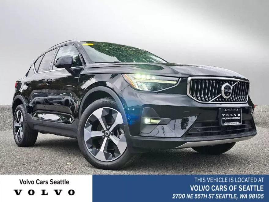 2023 Volvo XC40 Plus photo 1