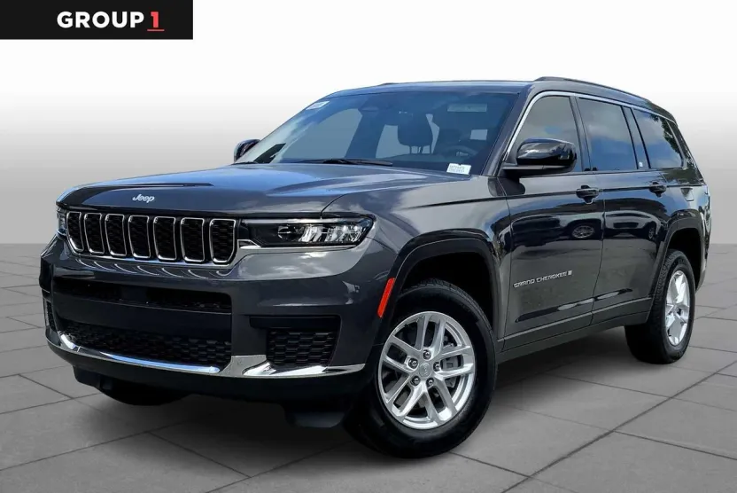 2025 Jeep Grand Cherokee Laredo photo 1