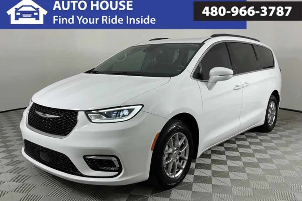 2021 Chrysler Pacifica Touring photo 1