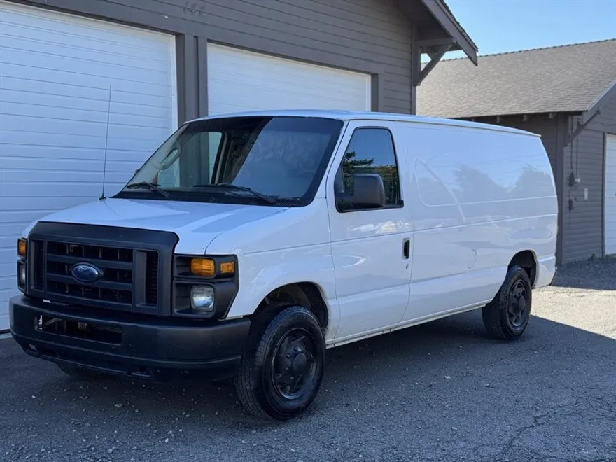 2008 Ford E-150 photo 1