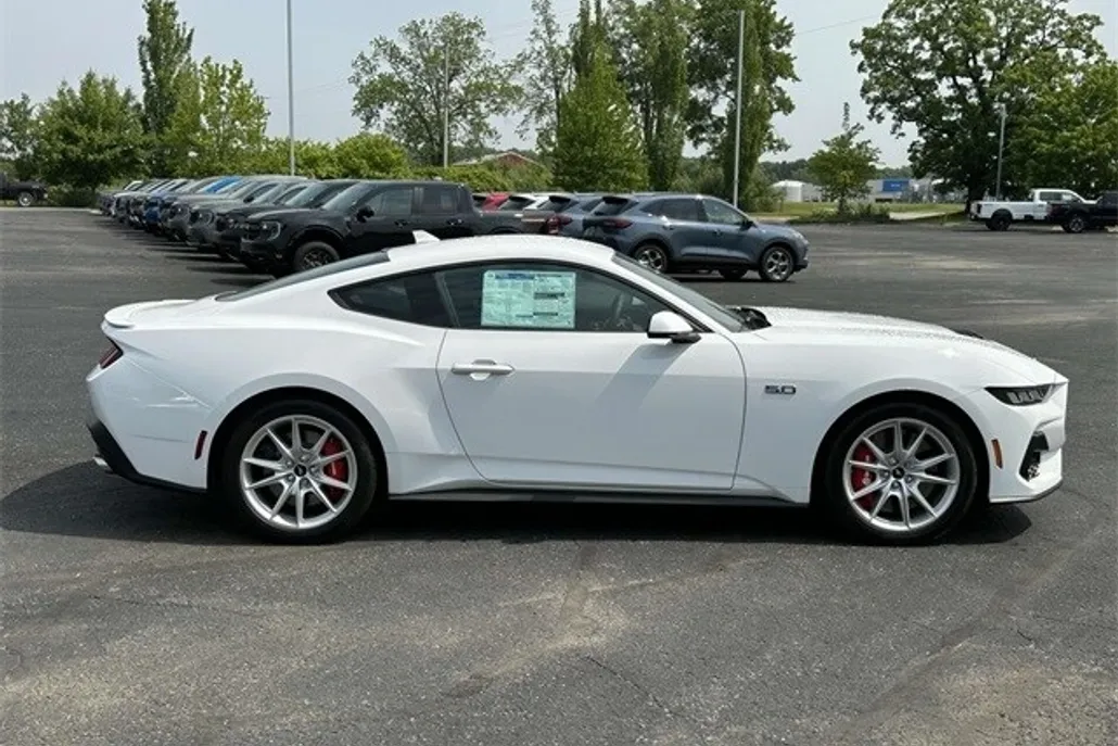 2025 Ford Mustang GT Premium photo 1