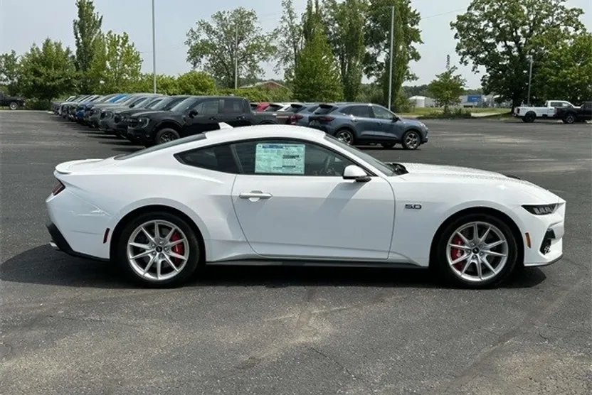 2025 Ford Mustang GT Premium photo 1
