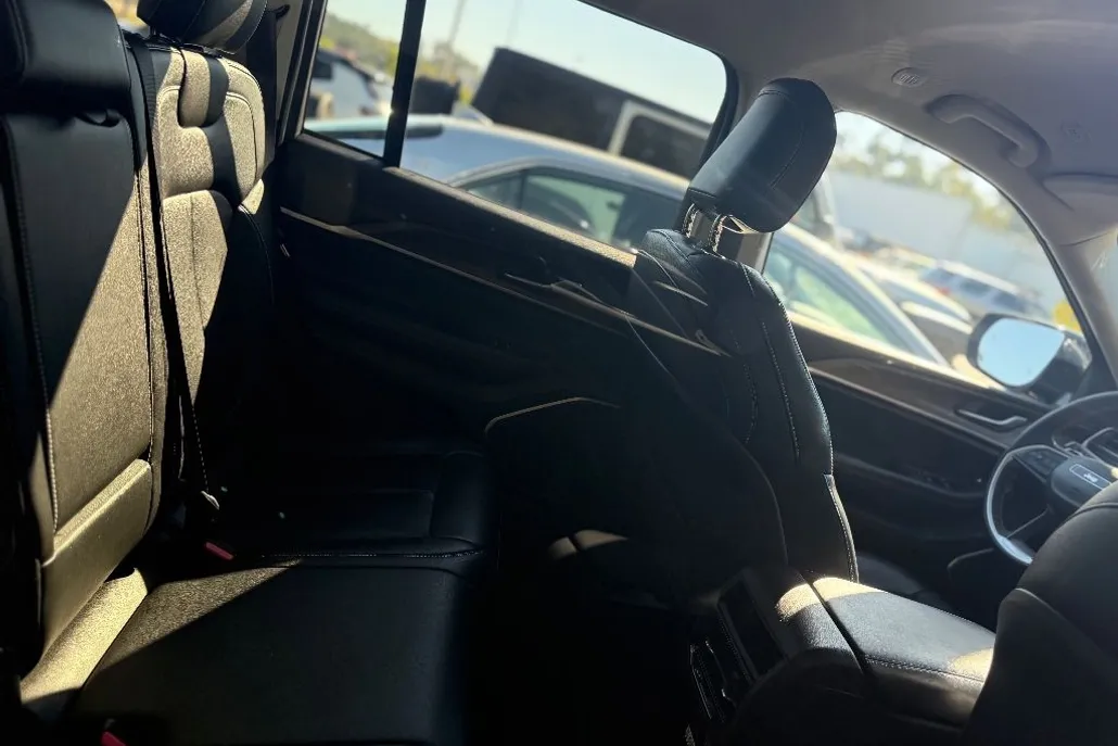 2023 Jeep Grand Cherokee Limited photo 1
