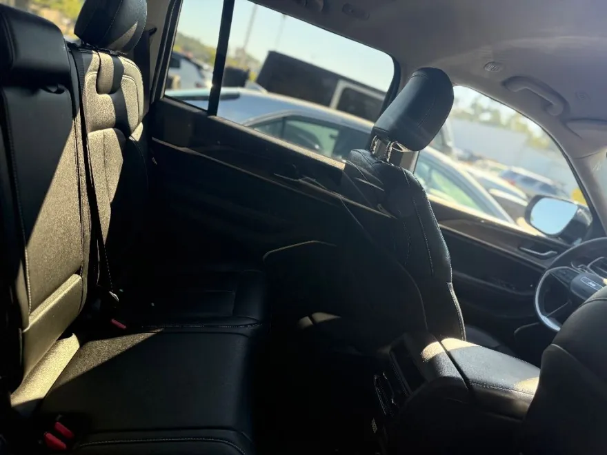 2023 Jeep Grand Cherokee Limited photo 1