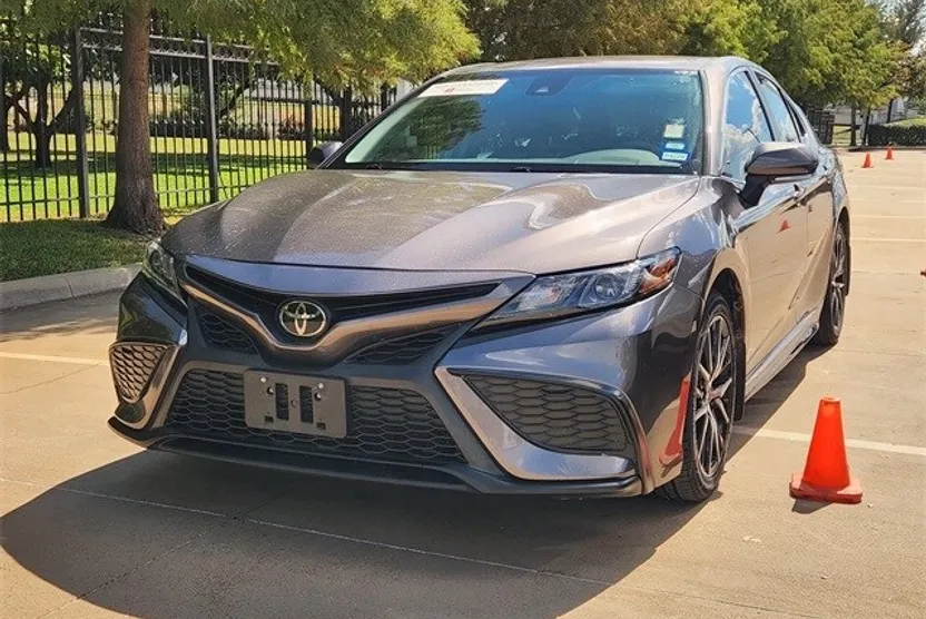 2023 Toyota Camry SE photo 1