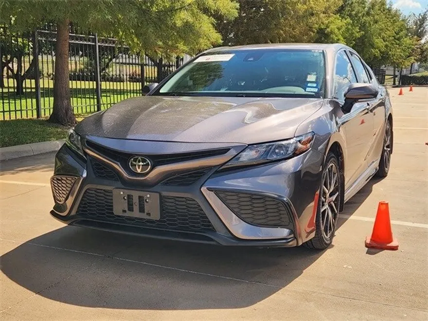 2023 Toyota Camry SE photo 1