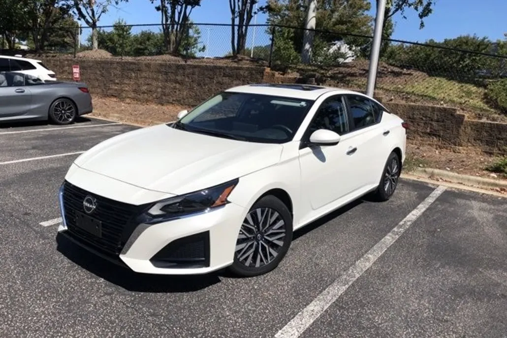 2023 Nissan Altima 2.5 SV photo 1