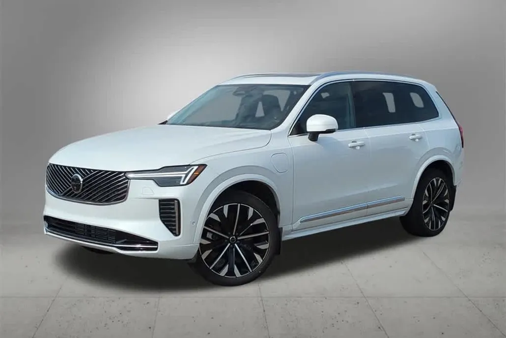 2025 Volvo XC90 T8 AWD photo 1