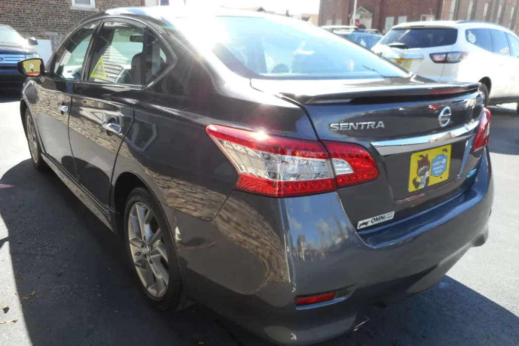 2013 Nissan Sentra SR photo 1