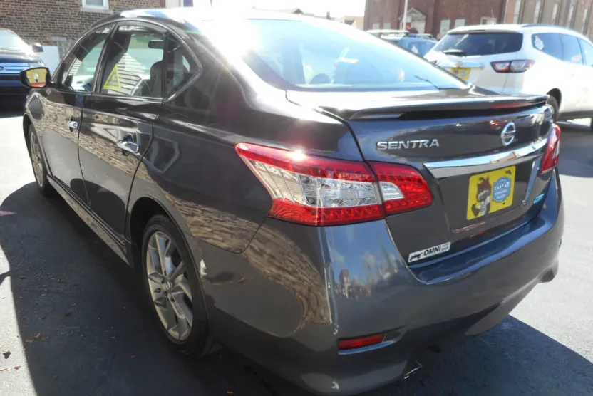 2013 Nissan Sentra SR photo 1