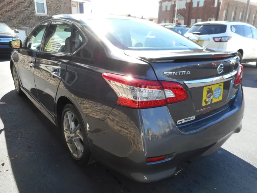 2013 Nissan Sentra SR photo 1