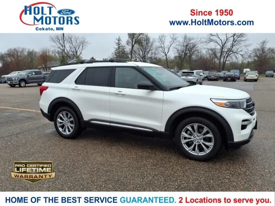 2023 Ford Explorer XLT photo 1