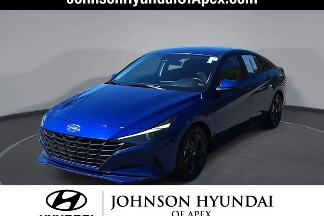 2022 Hyundai Elantra SEL photo 1