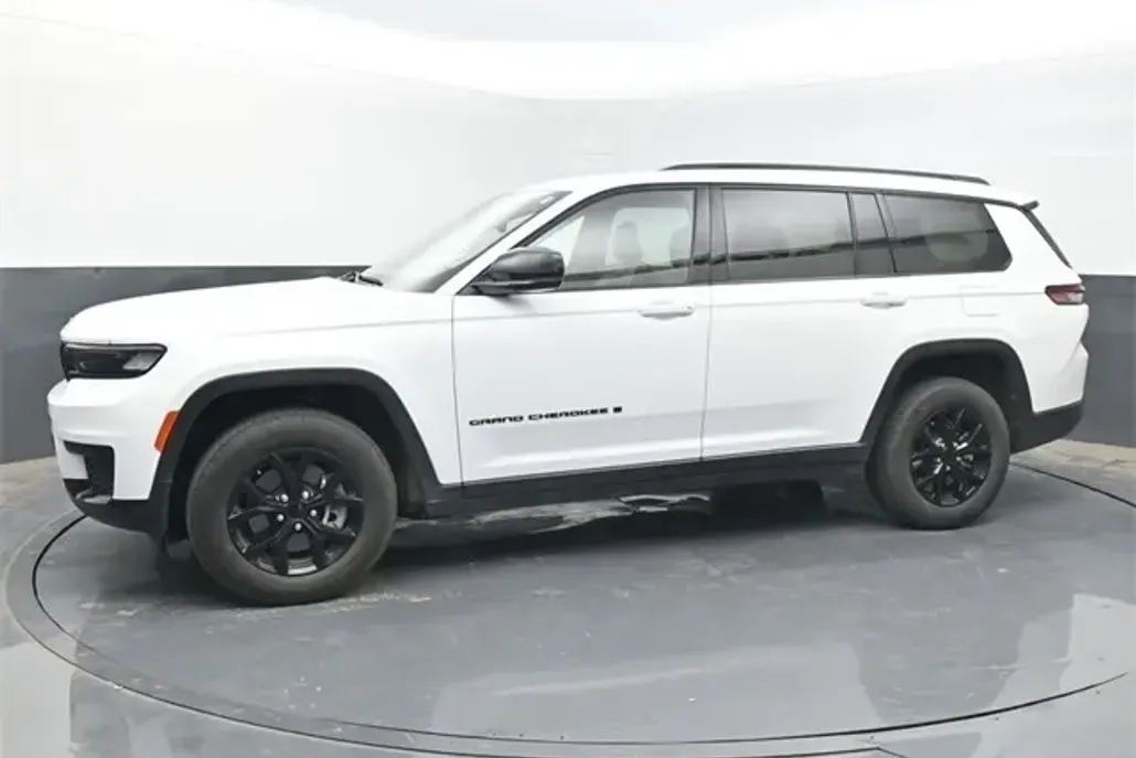 2024 Jeep Grand Cherokee Altitude photo 1
