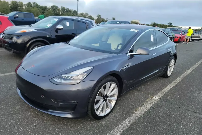 2018 Tesla Model 3 Long Range photo 1