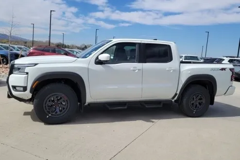 2025 Nissan Frontier PRO-4X photo 2