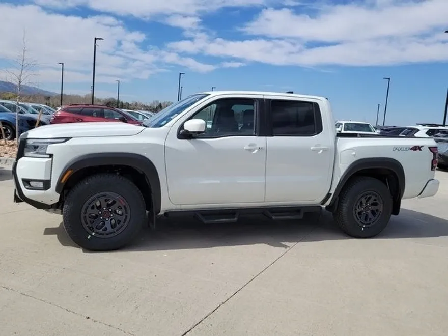 2025 Nissan Frontier PRO-4X photo 2
