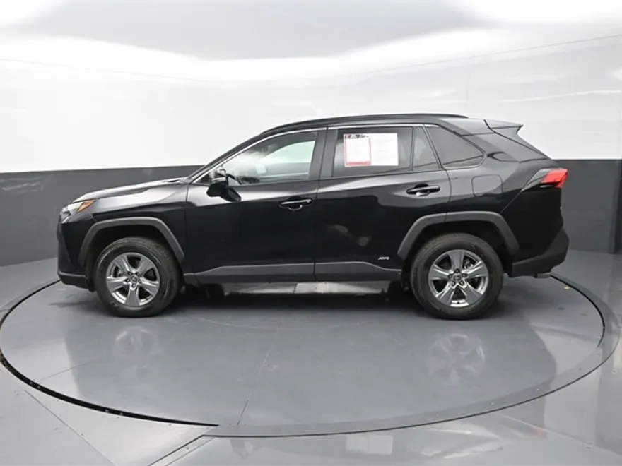 2025 Toyota RAV4 Hybrid XLE photo 1