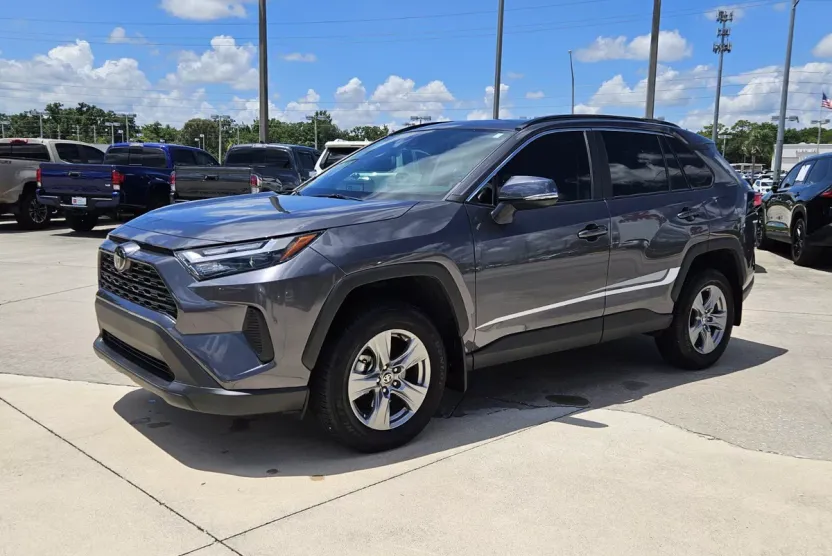 2024 Toyota RAV4 XLE photo 1