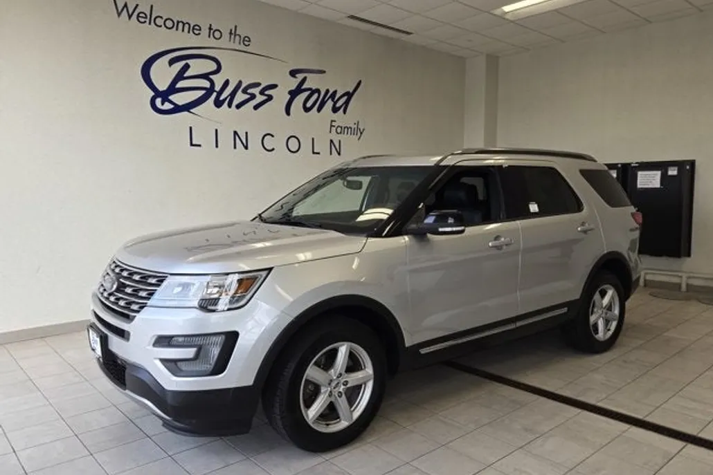 2017 Ford Explorer XLT photo 1