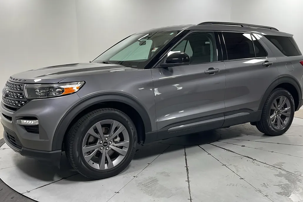 2022 Ford Explorer XLT photo 1