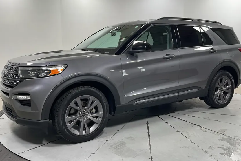2022 Ford Explorer XLT photo 1