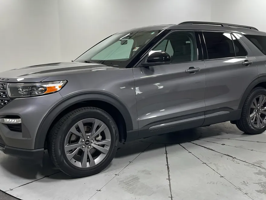 2022 Ford Explorer XLT photo 1