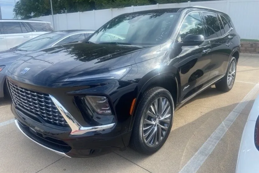 2025 Buick Enclave Avenir photo 1