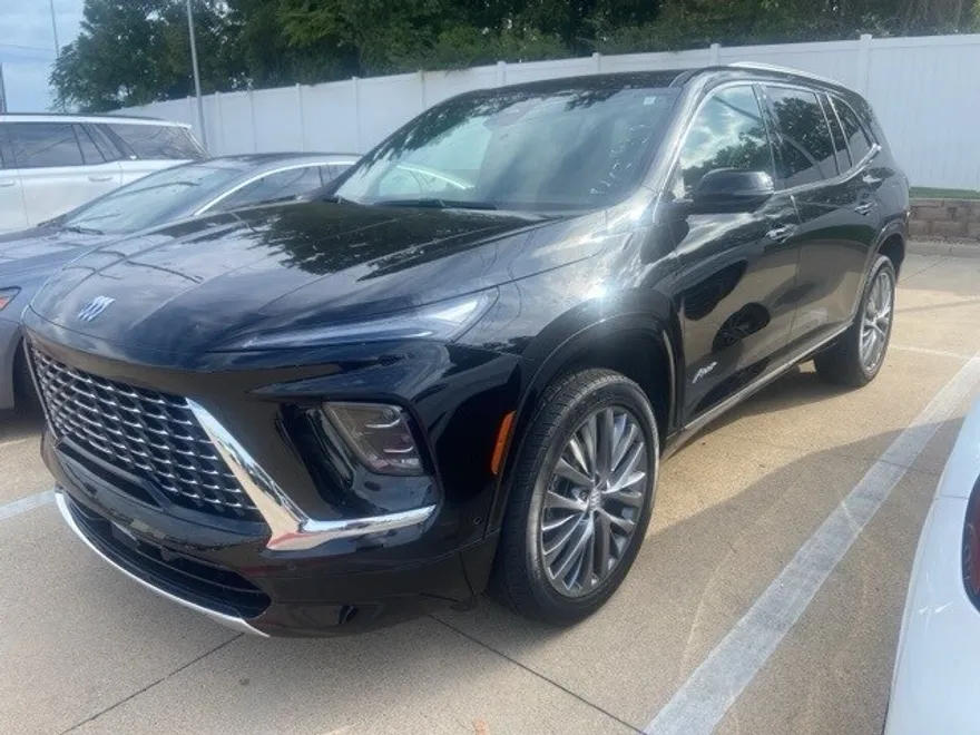 2025 Buick Enclave Avenir photo 1