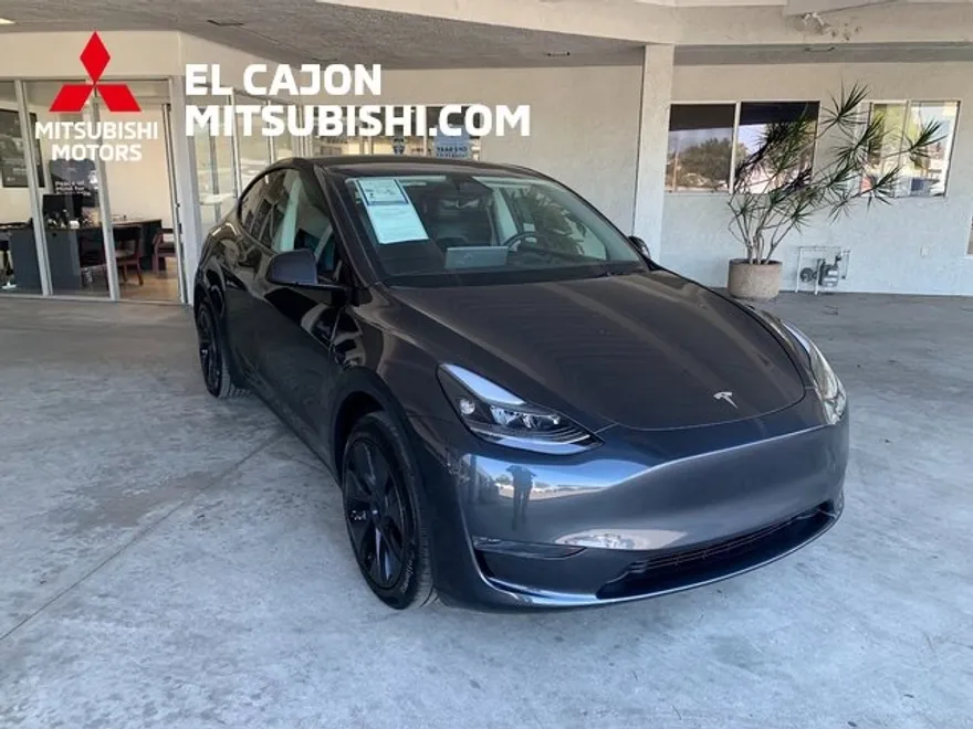 2025 Tesla Model Y Long Range photo 1