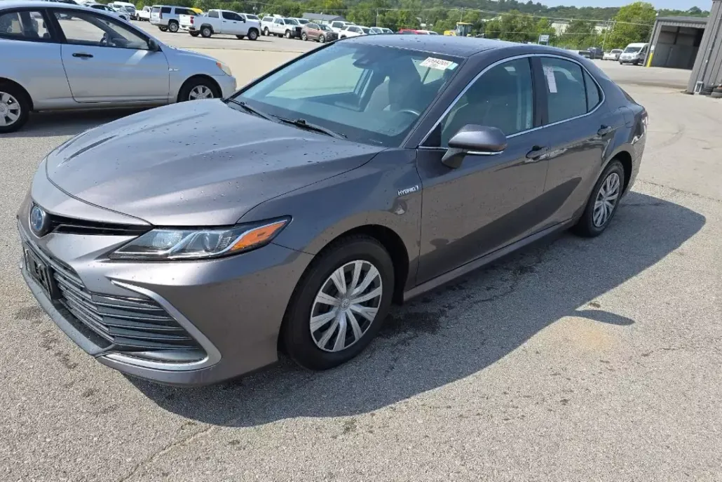 2021 Toyota Camry Hybrid LE photo 1