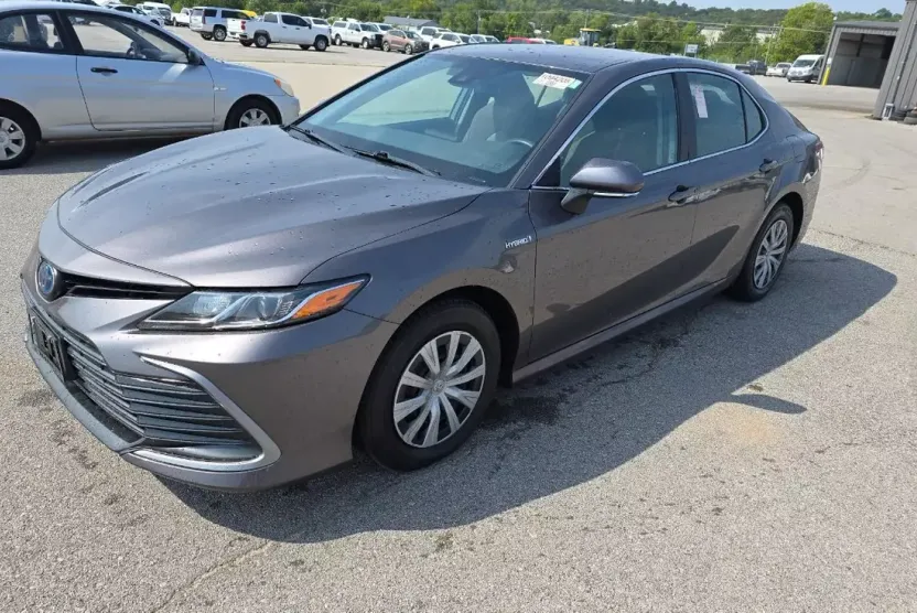 2021 Toyota Camry Hybrid LE photo 1
