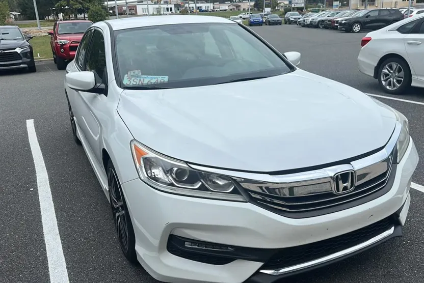 2017 Honda Accord Sport photo 1