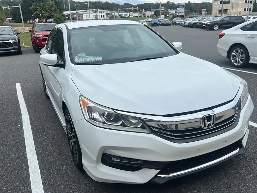 2017 Honda Accord Sport photo 1