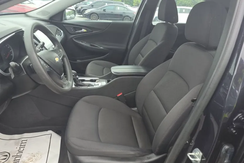 2023 Chevrolet Malibu 1LT photo 1