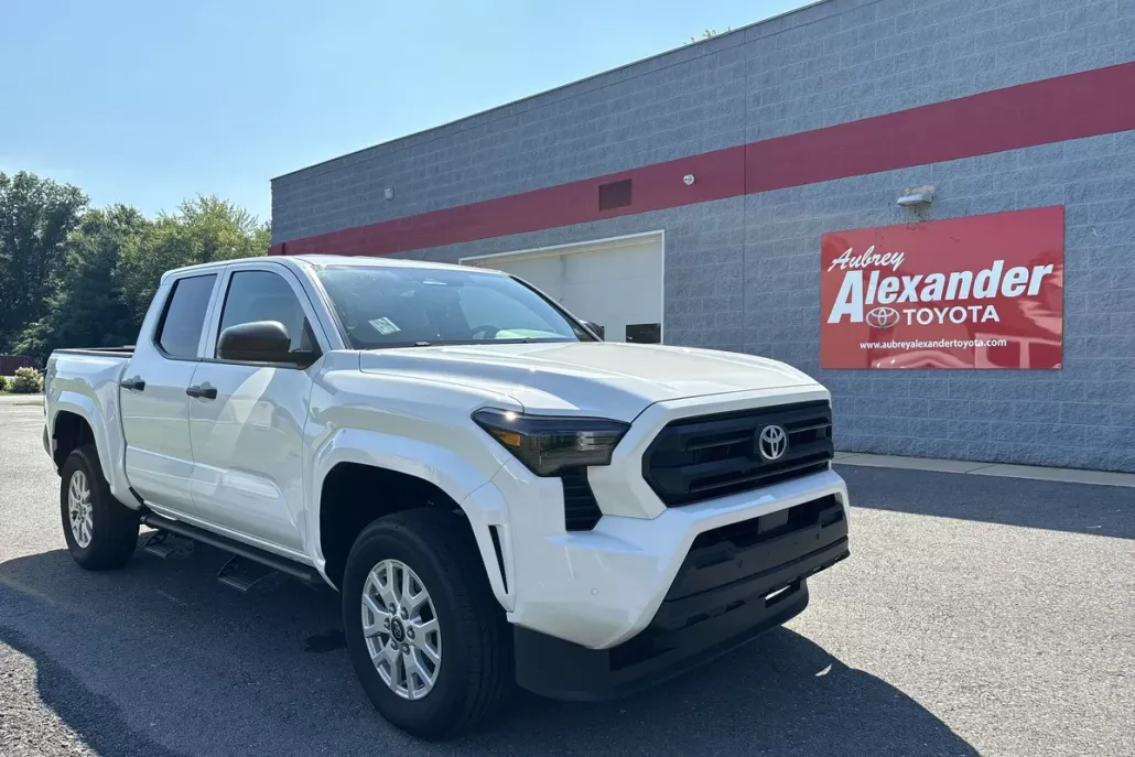 2024 Toyota Tacoma SR Double Cab photo 1