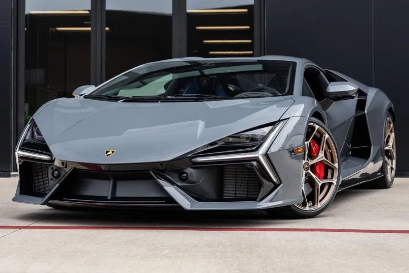 2024 Lamborghini Revuelto photo 1