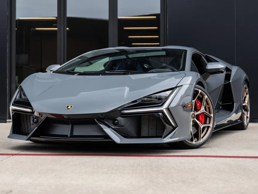 2024 Lamborghini Revuelto photo 1