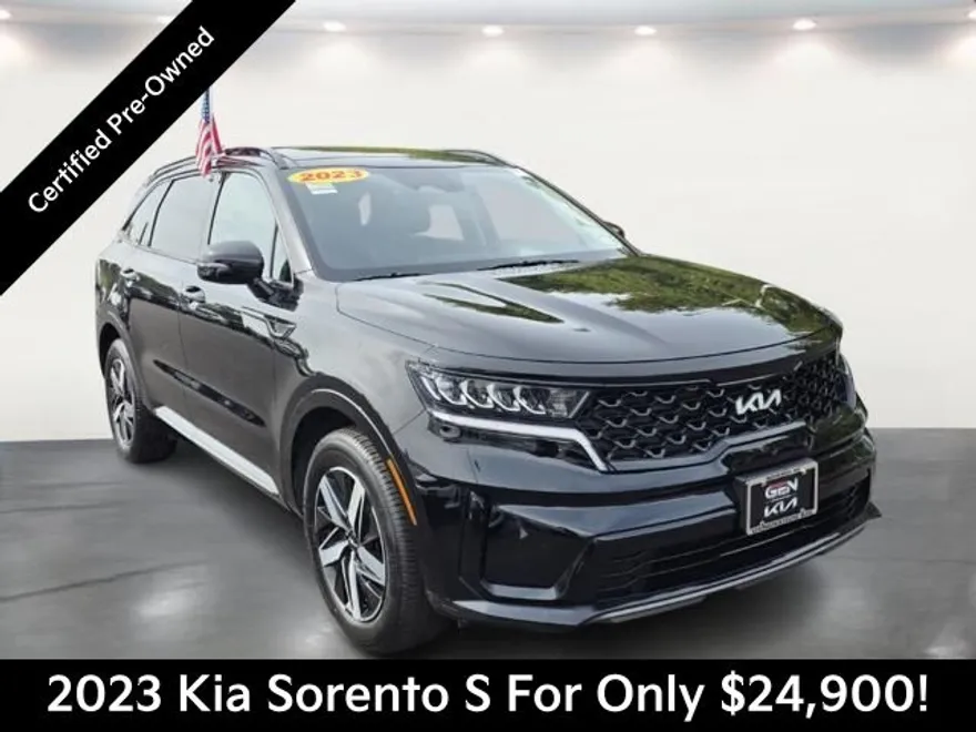 2023 Kia Sorento S photo 1