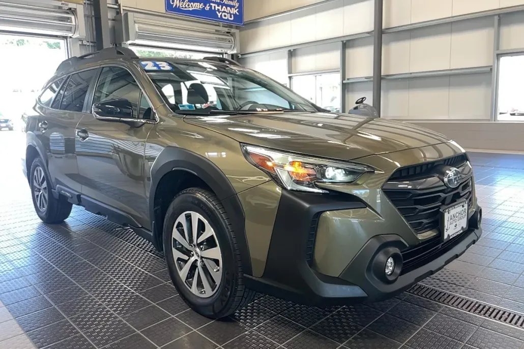 2023 Subaru Outback Premium photo 1