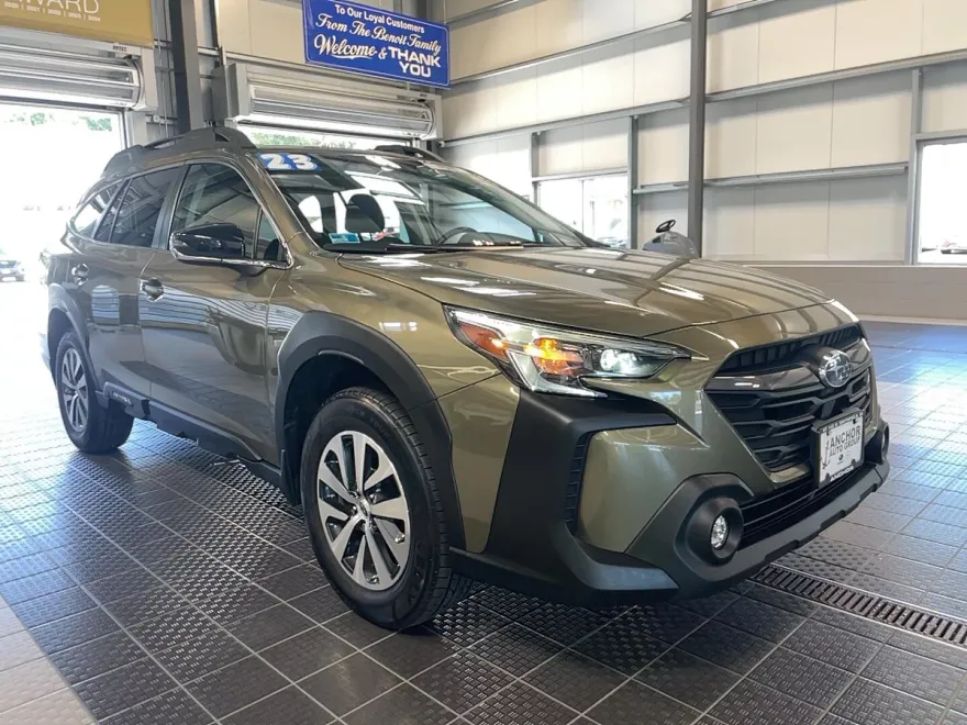 2023 Subaru Outback Premium photo 1