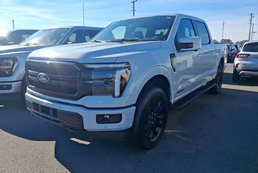 2025 Ford F-150 Lariat photo 1