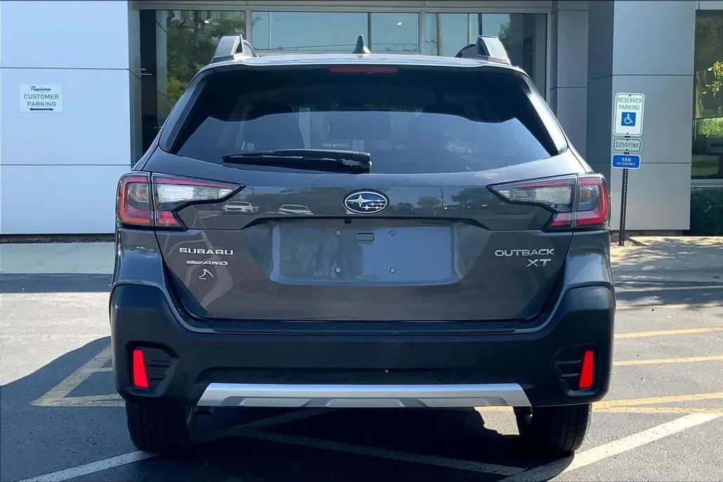 2021 Subaru Outback Limited XT photo 1