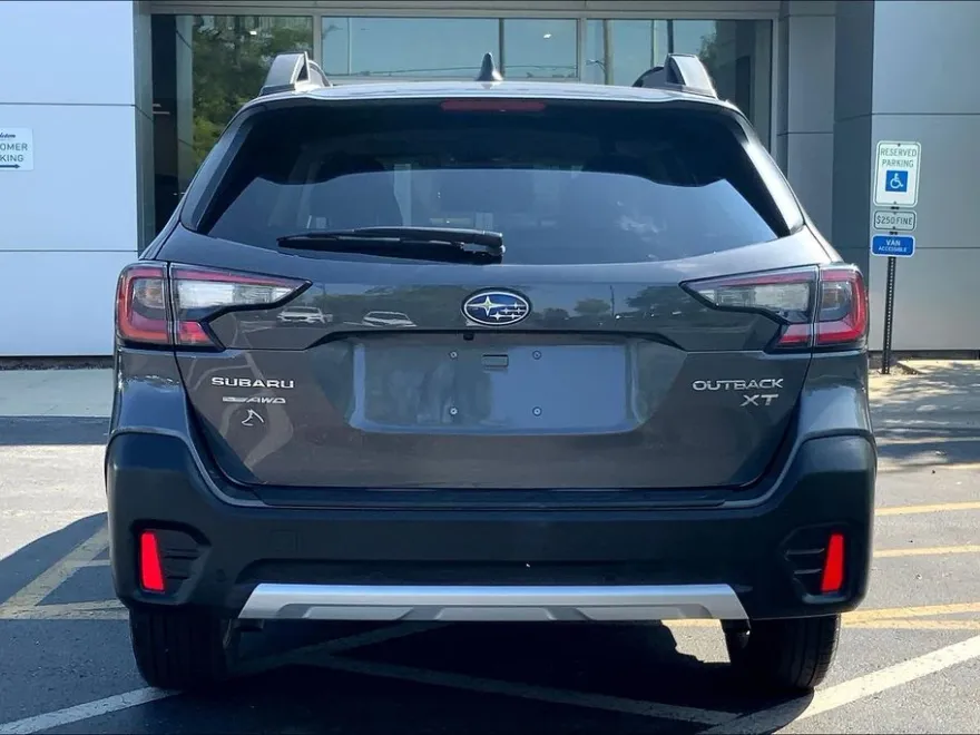 2021 Subaru Outback Limited XT photo 1