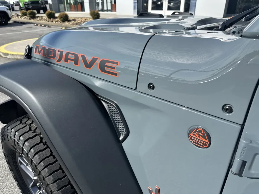 2025 Jeep Gladiator Mojave photo 1