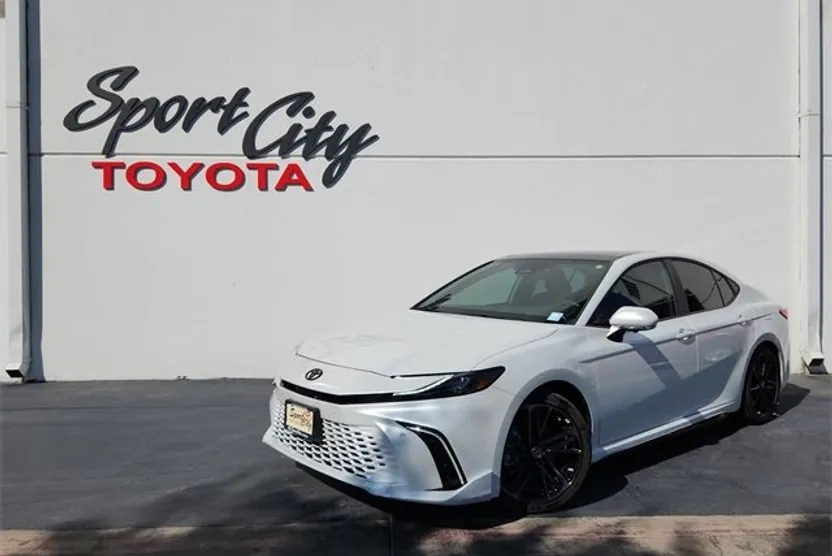 2025 Toyota Camry XSE photo 1