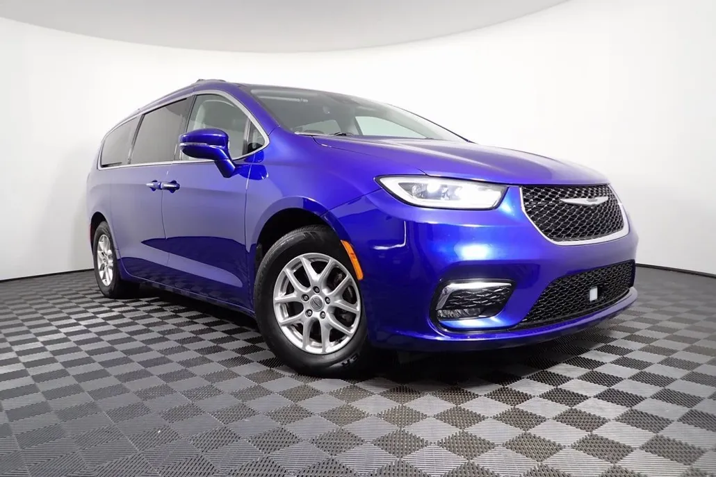 2021 Chrysler Pacifica Touring L photo 1